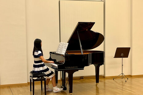 Grundschüler singen im Chor